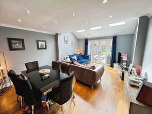 Living room- click for photo gallery